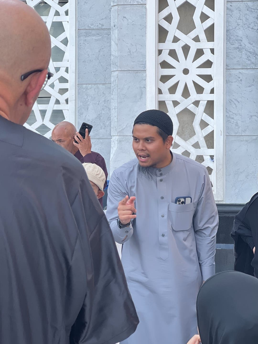 Sesi bimbingan bersama jemaah di Tanah Suci