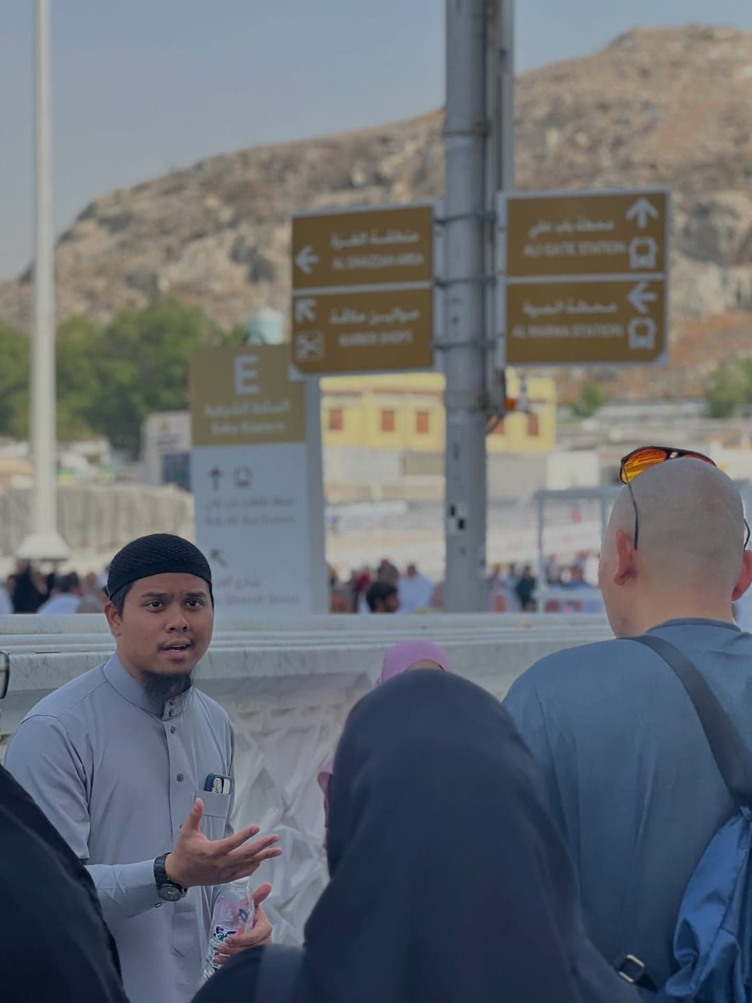 Sesi bimbingan bersama jemaah di Tanah Suci